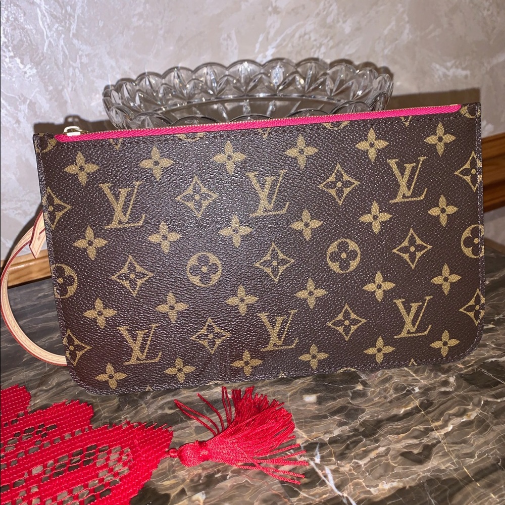 100% authentic Louis Vuitton Wristlet